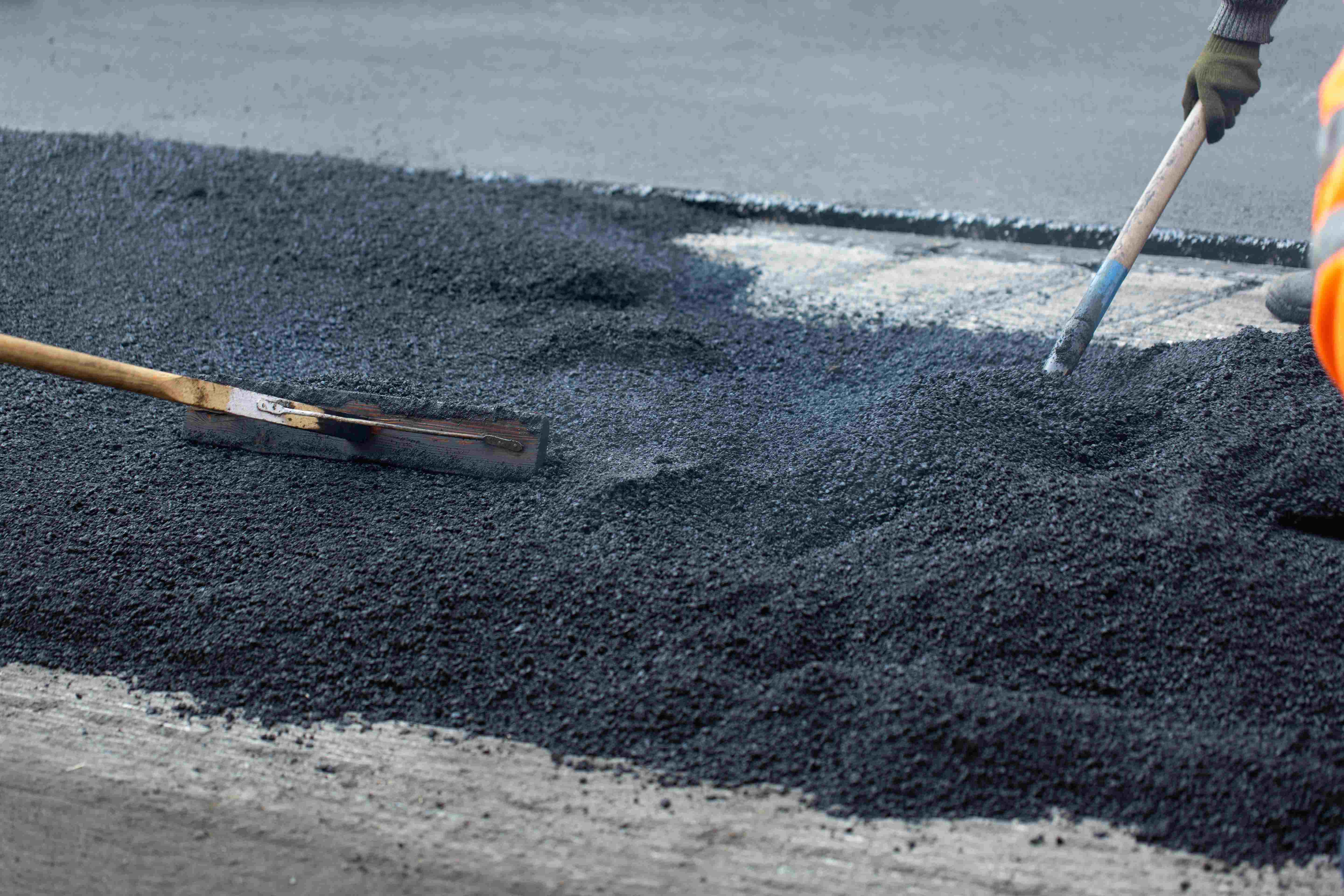 Applications of Diatomaceous Earth for Silicone Modified Asphalt